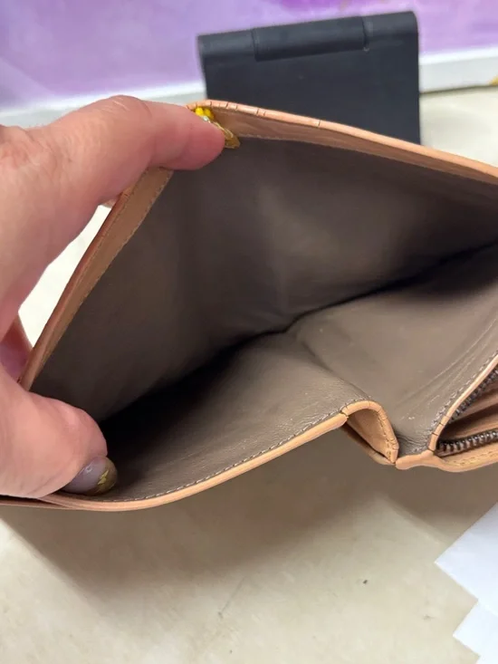 Borrega Veneta Bifold Wallet - Picture 4 of 10